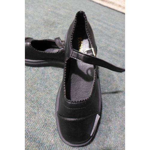 3183 - black flat/ buckled women's shoes (UK6)