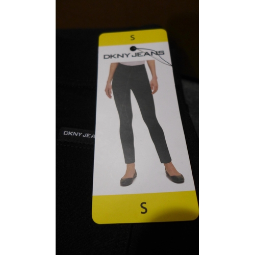 3190 - 4 Pairs of lady's trousers including DKNY - mixed sizes/styles/colours * This lot is subject to VAT