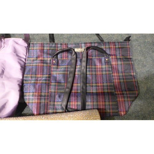 3195 - Two handbags and a clutch bag