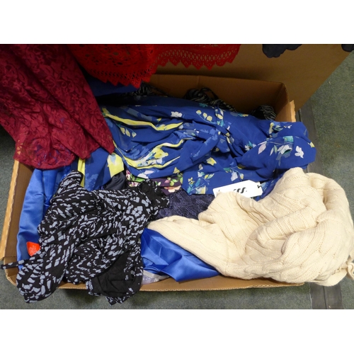 3204 - Quantity of miscellaneous ladies clothing ( Mixed Sized)