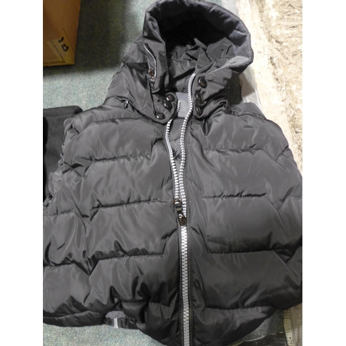 3207 - Quantity of coats and jackets (Mixed Sized)