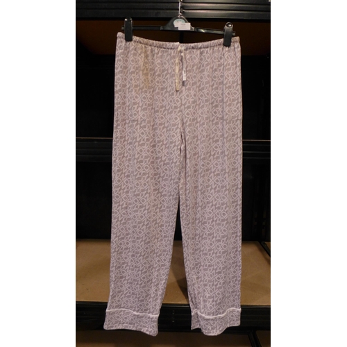 3300 - Ladies DKNY medium grey PJ bottoms * This lot is subject to VAT