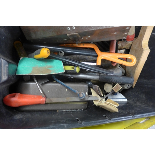 2013 - Plastic tool box with box of tools, 3 spirit levels and drain rods