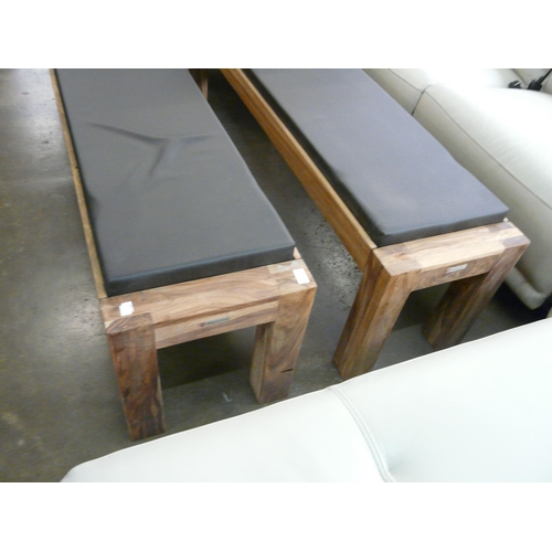 1461 - A pair of Wolf Mobel padded benches