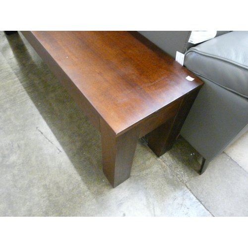 1513 - A dark hardwood bench