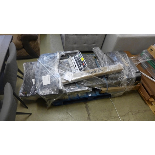 1570 - Reebok Jet 300+ Treadmillrvjf-20721Gd, Original RRP £716.66 + vat (4136-12)  * This lot is subject t... 