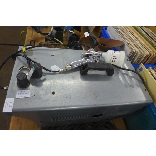 2117 - Pneumatic spray tanning gun with compressor