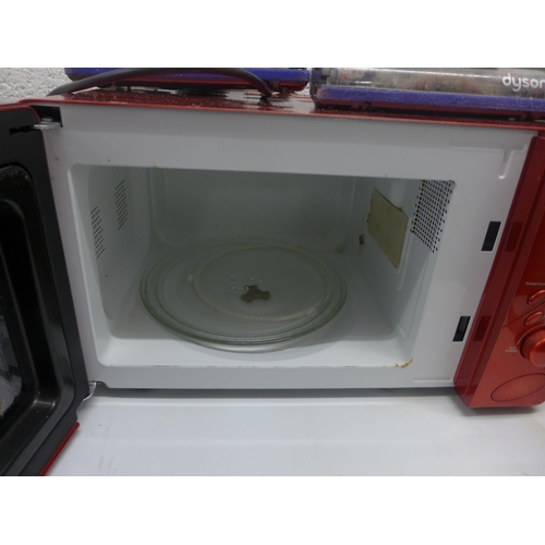 2996 - Spectrum 700w red microwave oven