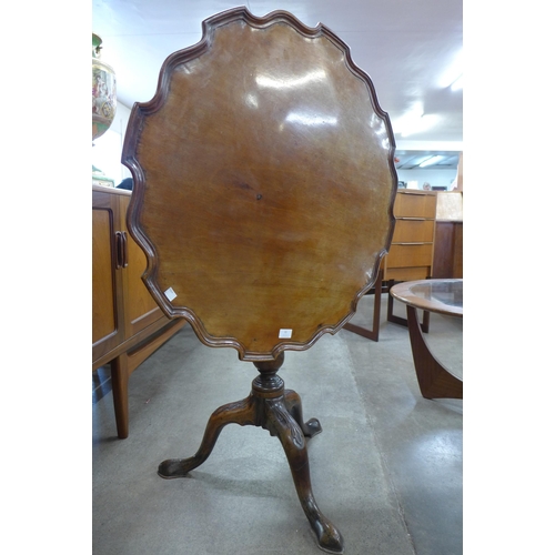 222d - A 19th Century Chippendale style mahogany birdcage action tilt-top tripod tea table