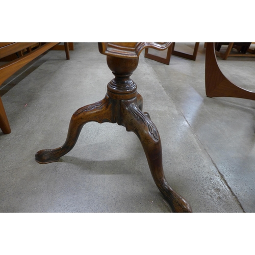 222d - A 19th Century Chippendale style mahogany birdcage action tilt-top tripod tea table