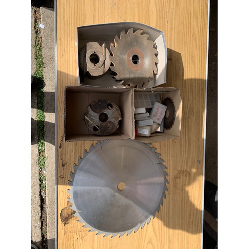 2006 - Quantity of heavy duty spindle cutting blades and saw blades