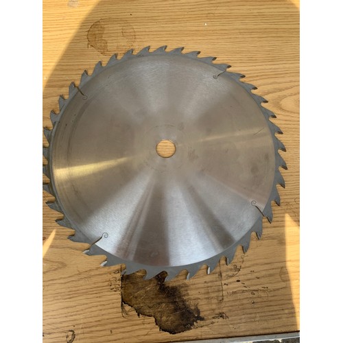 2006 - Quantity of heavy duty spindle cutting blades and saw blades