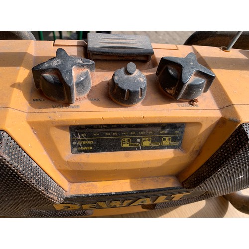 2012 - Dewalt site radio