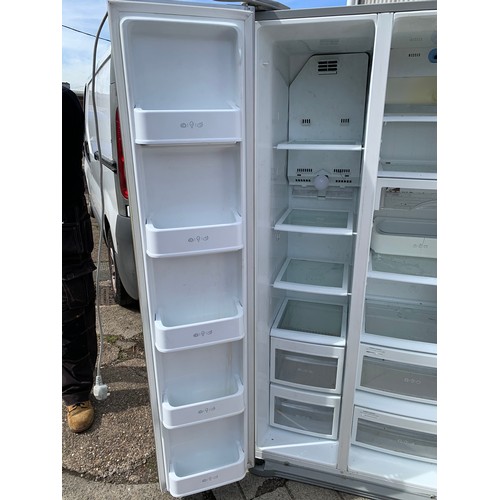 2205 - LG American style fridge freezer - W,  newly serviced