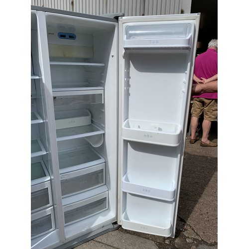 2205 - LG American style fridge freezer - W,  newly serviced