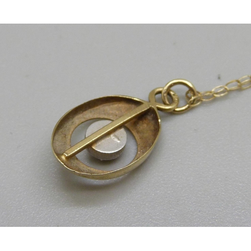 1000 - A 9ct gold and diamond pendant on a 9ct gold chain, 1.3g