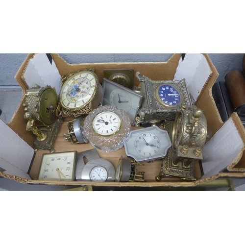 1059 - A collection of clocks **PLEASE NOTE THIS LOT IS NOT ELIGIBLE FOR POSTING AND PACKING**