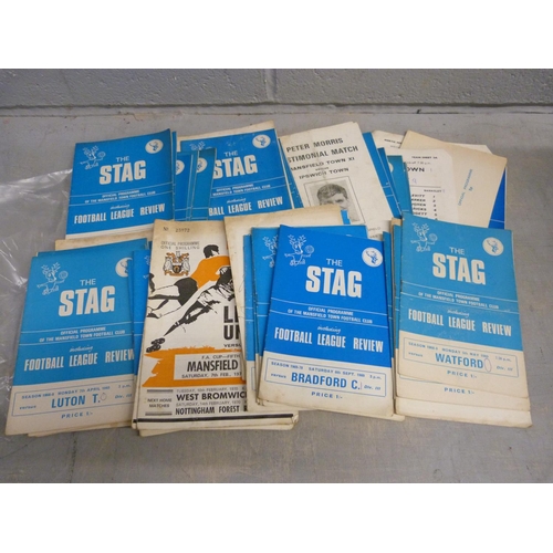 1074 - A collection of football programmes including Nottingham Forest, Leicester City and 1960's Mansfield... 