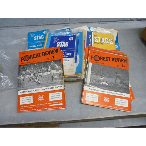 1074 - A collection of football programmes including Nottingham Forest, Leicester City and 1960's Mansfield... 