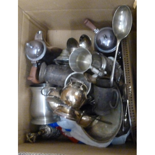 1091 - A box of metalware **PLEASE NOTE THIS LOT IS NOT ELIGIBLE FOR POSTING AND PACKING**