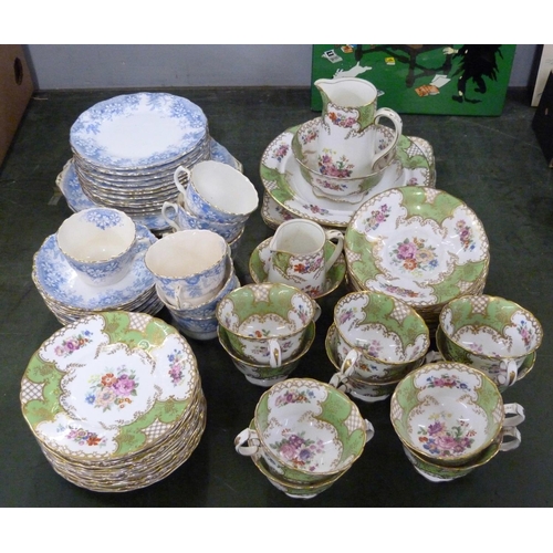 1095 - A T. Goode & Co. tea set including ten cups, twelve saucers, small bowl, sugar bowl, cream jug (repa... 