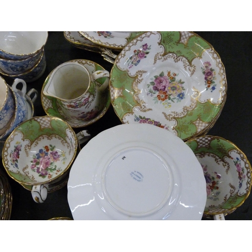 1095 - A T. Goode & Co. tea set including ten cups, twelve saucers, small bowl, sugar bowl, cream jug (repa... 