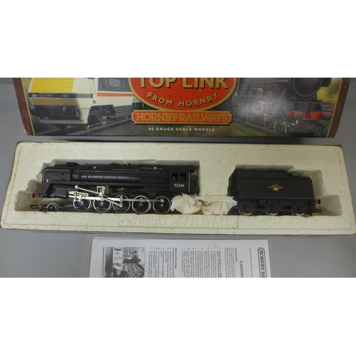 620 - A Hornby R864 BR 2-10-0 Class 9F 00 gauge model locomotive and tender, boxed