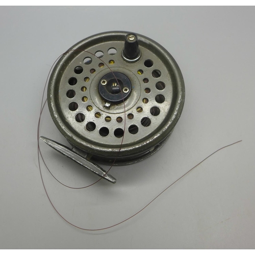 645 - A vintage fishing reel