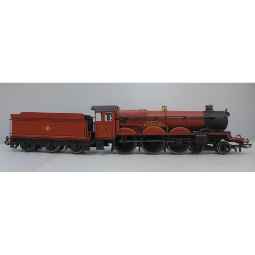 657 - A Hornby 00 gauge model locomotive and tender, Hogwarts Castle