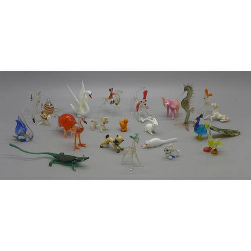 658 - A collection of small glass animals