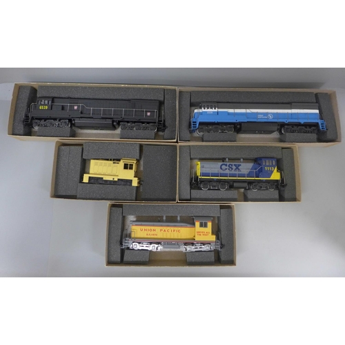 662 - Five Athearn model locomotives; CSX New, Hustler Switcher, Union Pacific, U30C Power Pennsylvania an... 