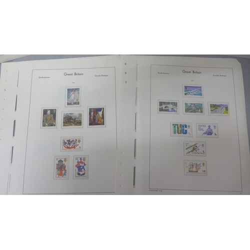 693 - Stamps:- QEII pre-decimal mint commemoratives (odd mounted) complete with all phosphers