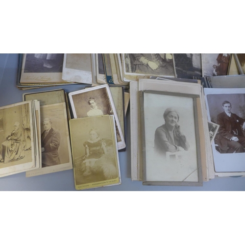 731 - A collection of circa 1900 photographs and cabinet cards