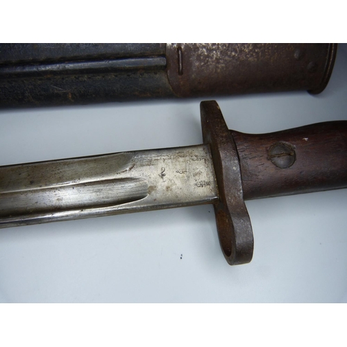 816 - A 1907 pattern bayonet and scabbard, marked Sanderson, British WWI