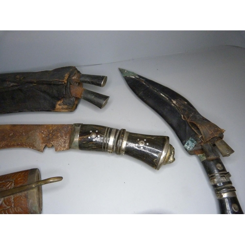 822 - Two Kukri and one dagger, Kukri blades a/f, rusty