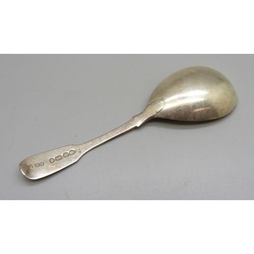 825 - A Victorian silver caddy spoon, London 1837, Benjamin Stephens