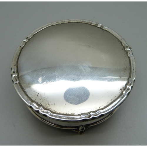 828 - A silver trinket box, Birmingham 1919, diameter 87mm