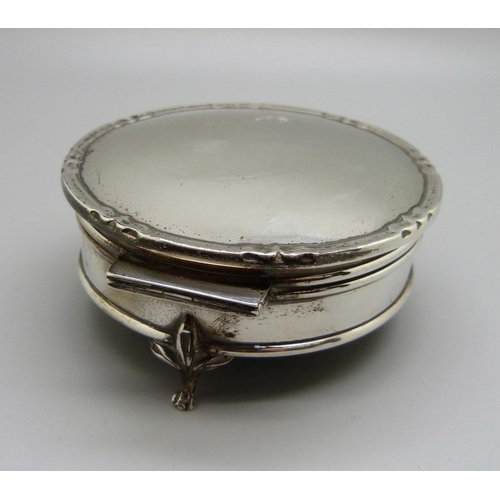 828 - A silver trinket box, Birmingham 1919, diameter 87mm