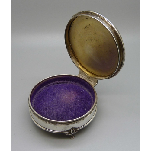 828 - A silver trinket box, Birmingham 1919, diameter 87mm