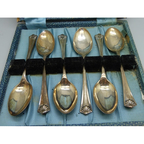 846A - A cased set of six silver teaspoons, 85g