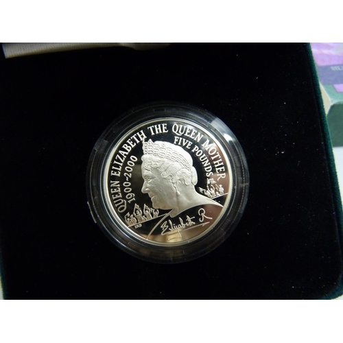 861 - A Royal Mint 2000 silver proof Piedfort £5 Centenary Crown, The Queen Mother Centenary Year, boxed w... 