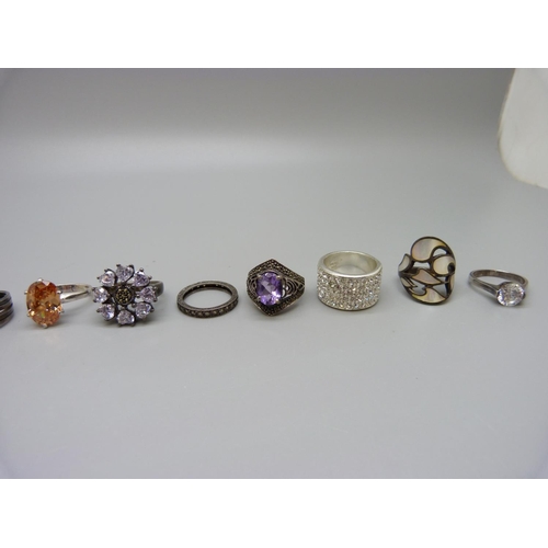 893 - Thirteen silver rings