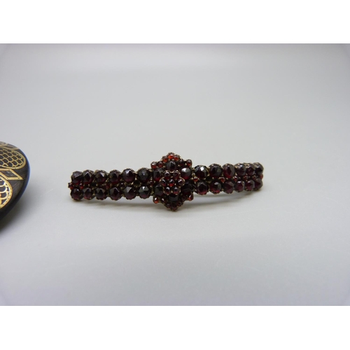 894 - A Victorian pique tortoiseshell brooch and a garnet brooch lacking stones, pique brooch 39mm