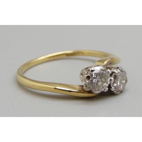 913 - An 18ct gold two stone diamond crossover ring, K, 2.6g, total diamond weight approximately 0.6cts