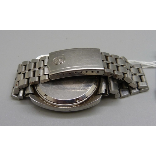 932 - A Girard-Perregaux quartz wristwatch and bracelet strap