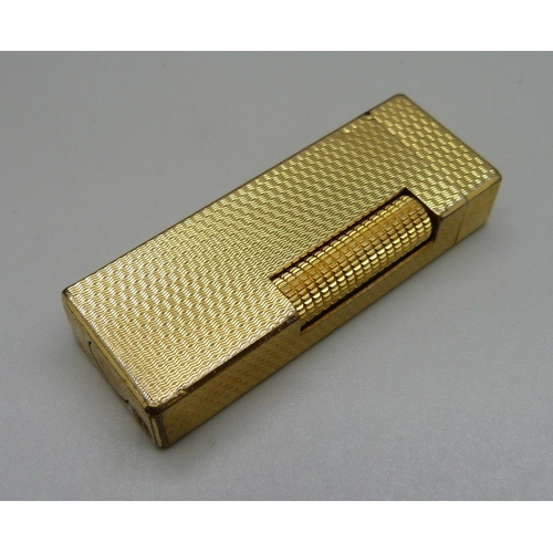 943 - A cased Dunhill lighter