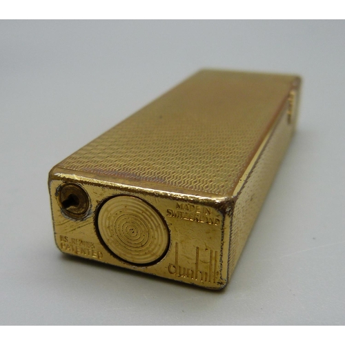 943 - A cased Dunhill lighter