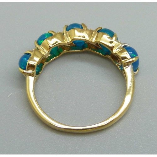 970 - A silver gilt five stone synthetic blue opal ring, N