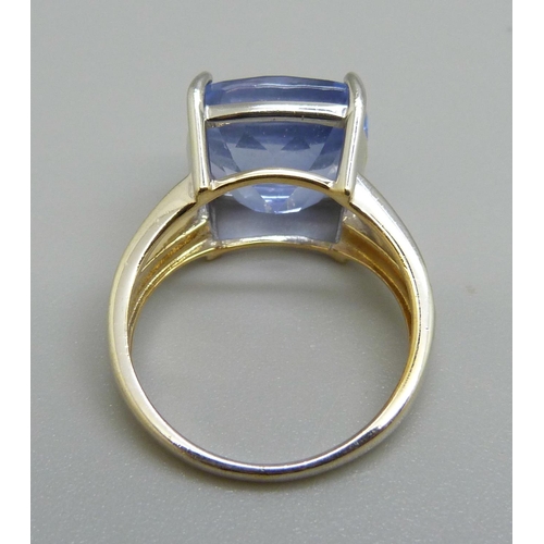 972 - A silver gilt blueberry quartz ring, N