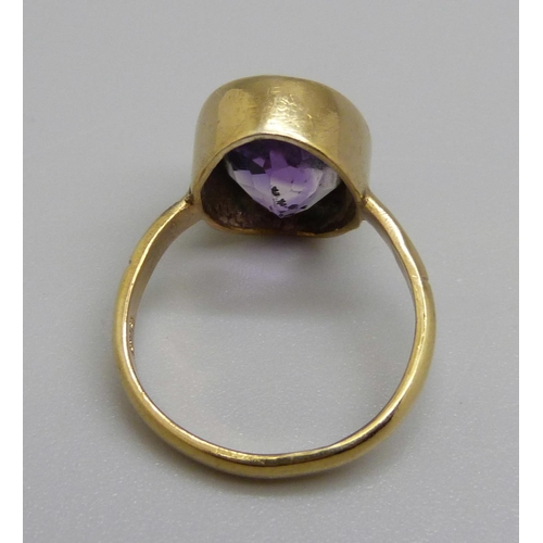 973 - A silver gilt amethyst solitaire ring, L